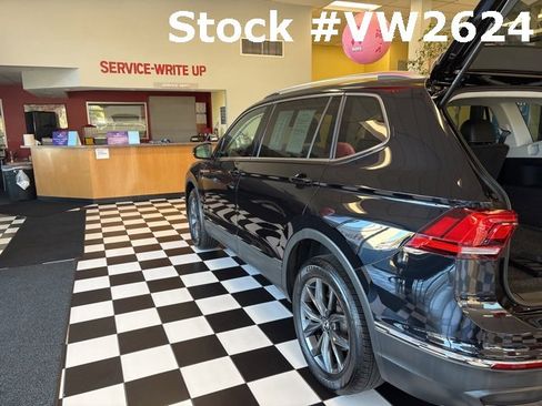 Certified 2022 Volkswagen Tiguan SE w/ Panoramic Sunroof Package image 8
