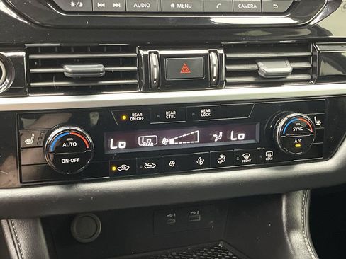 Used 2024 Nissan Pathfinder SV AWD/4WD image 21