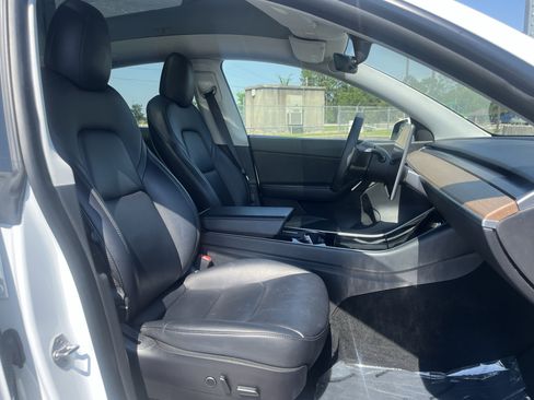 Used 2021 Tesla Model Y Long Range AWD/4WD image 30