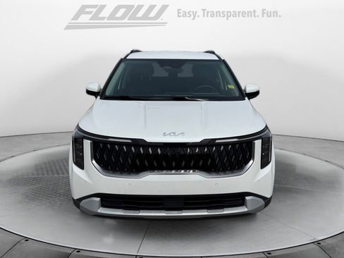 Used 2025 Kia Carnival EX FWD image 3