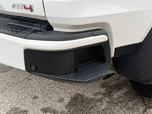 Certified 2024 GMC Canyon AT4 w/ AT4 Premium Package AWD/4WD image 15