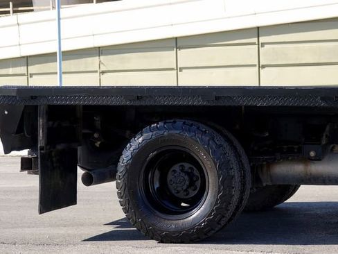 Used 2018 RAM 3500 Tradesman w/ Chrome Appearance Group image 16