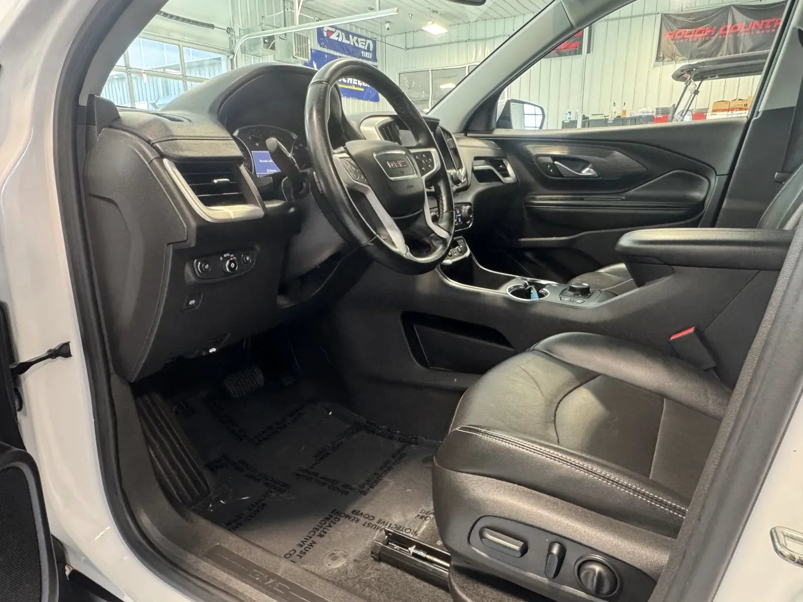Used 2024 GMC Terrain SLT AWD/4WD image 9