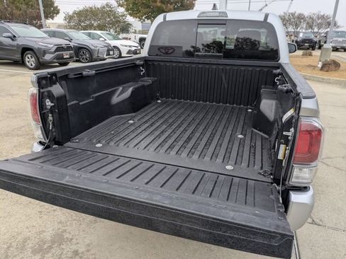 Used 2022 Toyota Tacoma TRD Sport image 27