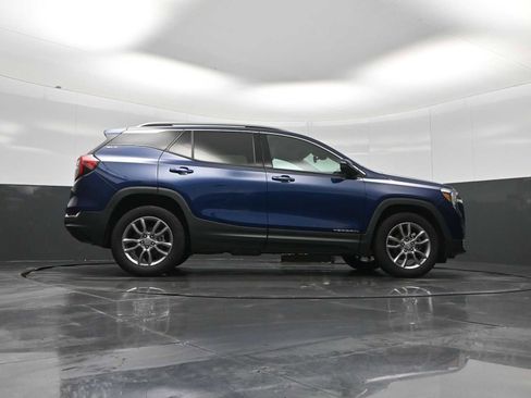 Used 2022 GMC Terrain SLT w/ Tech Package image 25