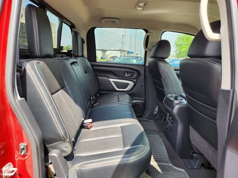 Used 2018 Nissan Titan SL w/ Chrome Package AWD/4WD image 14