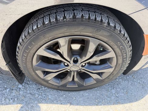 Used 2018 Chrysler Pacifica Limited w/ Advanced Safetytec Group FWD image 12