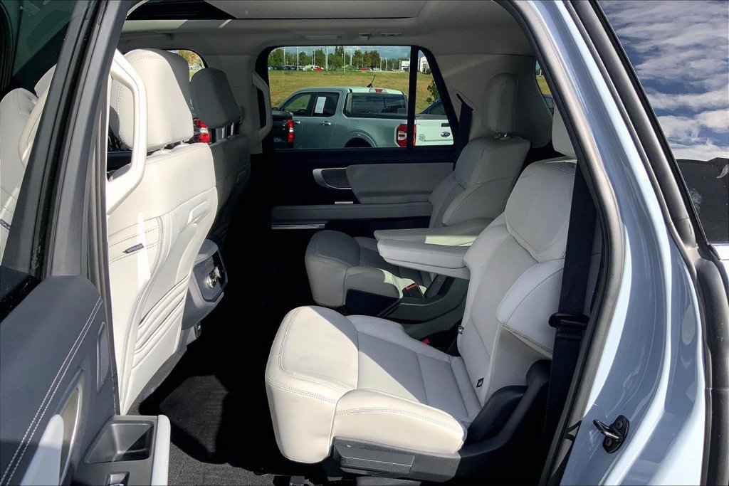 Used 2025 Ford Expedition Max Platinum w/ Driver's Package AWD/4WD image 11