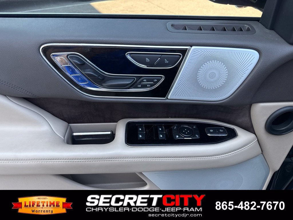 Used 2024 Lincoln Navigator L Reserve AWD/4WD image 35