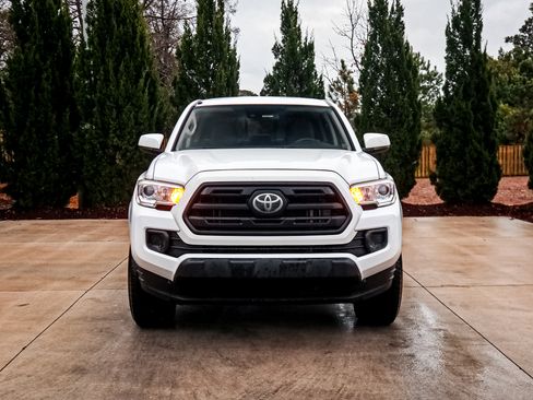 Used 2019 Toyota Tacoma SR w/ SR Convenience Package image 3