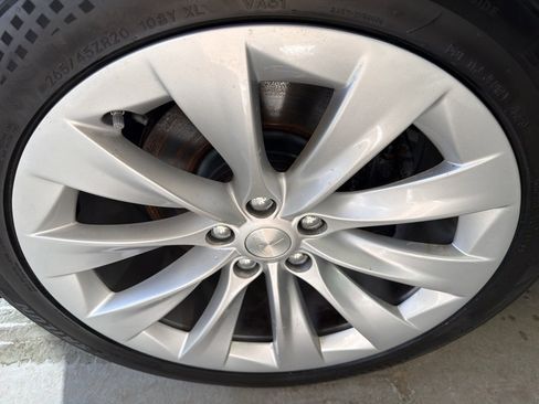 Used 2016 Tesla Model X 90D image 32