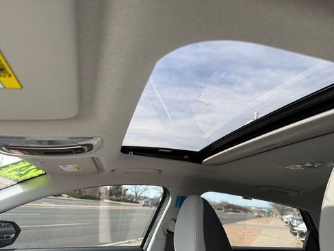 Used 2024 Hyundai Elantra Limited image 25