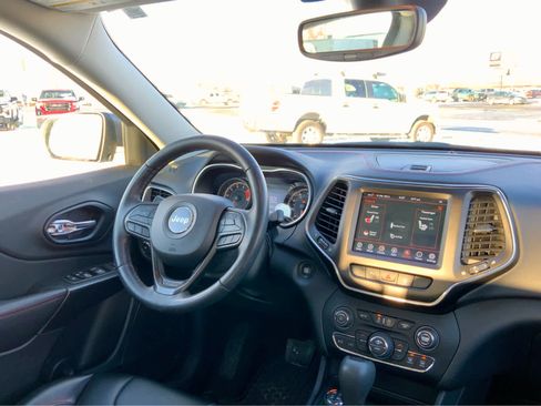 Used 2021 Jeep Cherokee Trailhawk w/ Comfort/Convenience Group image 33