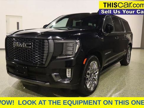 Used 2023 GMC Yukon XL Denali Ultimate AWD/4WD image 3