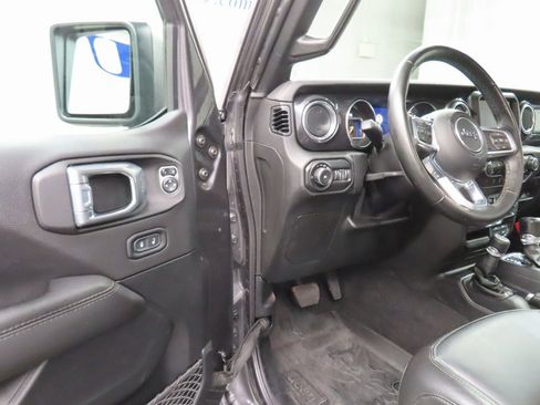 Used 2021 Jeep Wrangler Unlimited Sahara image 45