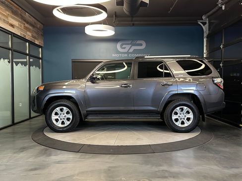 Used 2020 Toyota 4Runner SR5 Premium w/ Moonroof Package AWD/4WD image 6
