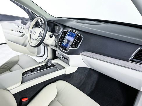 Certified 2024 Volvo XC90 B5 Plus w/ Protection Package Premier image 27