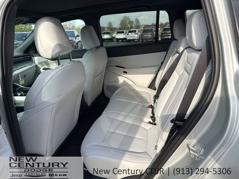 New 2026 Jeep Cherokee Limited AWD/4WD image 9