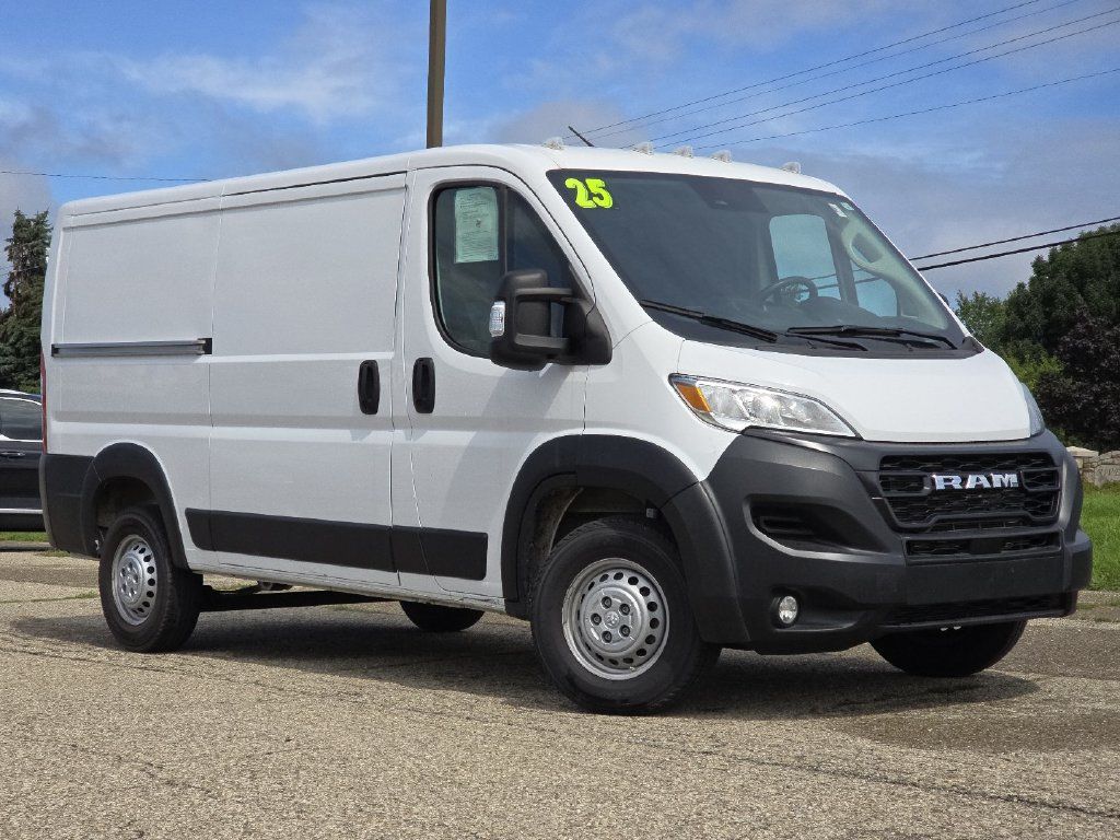 Used 2025 RAM ProMaster 2500 w/ Convenience Group FWD image 2