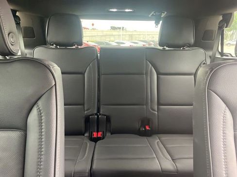 Used 2025 GMC Yukon Denali AWD/4WD image 11