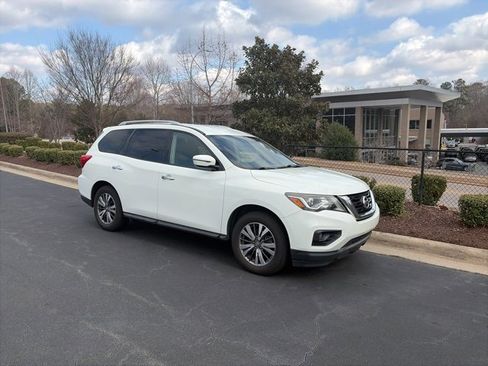 Used 2017 Nissan Pathfinder SV image 6
