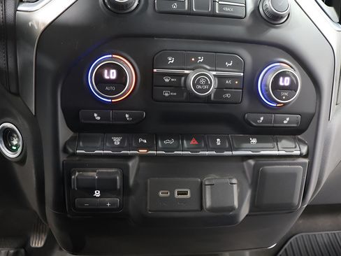 Used 2020 Chevrolet Silverado 2500 LT w/ True North Edition AWD/4WD image 9