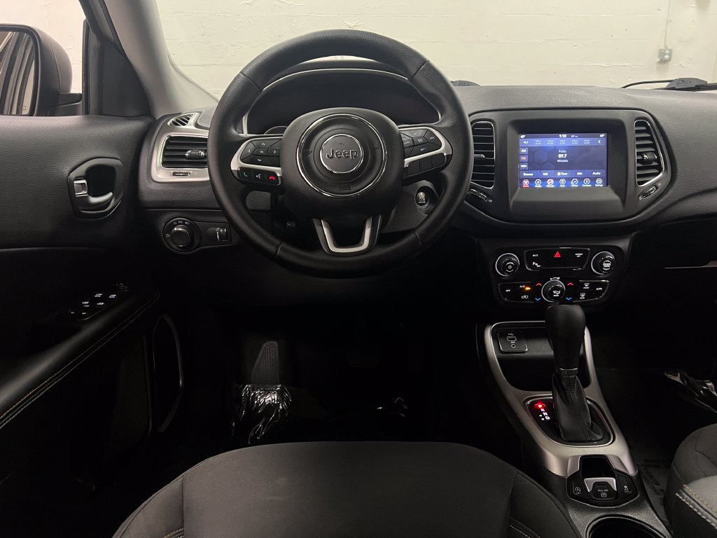 Used 2018 Jeep Compass Sport w/ Tech Group FWD image 14