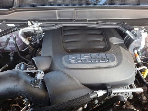 Used 2024 RAM 2500 Tradesman w/ Chrome Appearance Group image 28