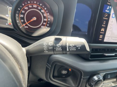 Used 2025 Jeep Wrangler Unlimited Rubicon AWD/4WD image 21