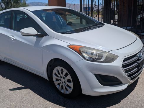 Used 2017 Hyundai Elantra GT FWD image 1