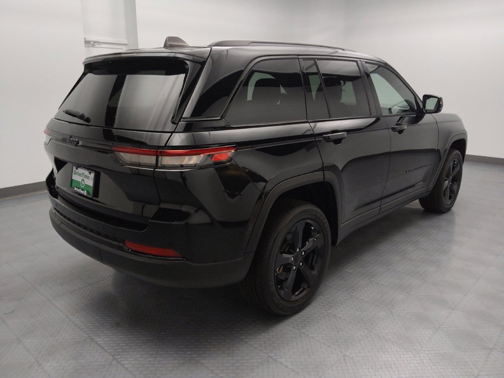 Used 2023 Jeep Grand Cherokee Altitude AWD/4WD image 9