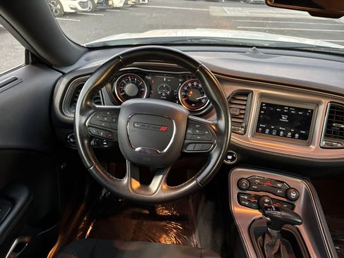 Used 2023 Dodge Challenger SXT image 33