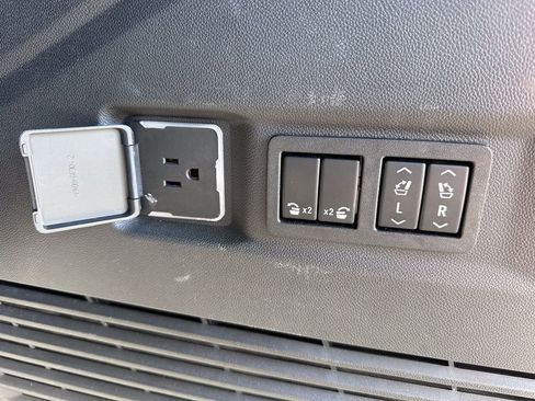 Used 2022 Chevrolet Tahoe RST w/ Luxury Package image 34