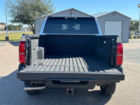 Used 2025 Toyota Tacoma SR image 6