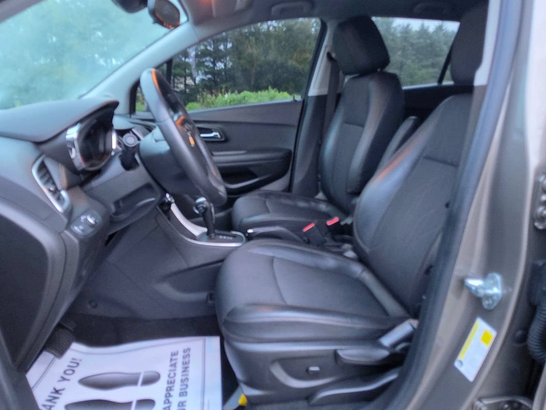Used 2021 Chevrolet Trax LT FWD image 18