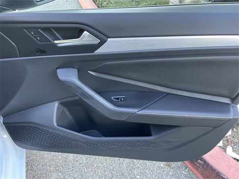 Used 2025 Volkswagen Jetta S image 27