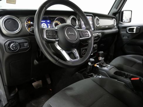 Used 2023 Jeep Gladiator Overland image 14