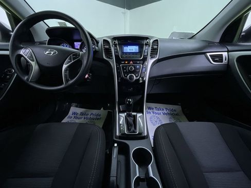 Used 2017 Hyundai Elantra GT image 19