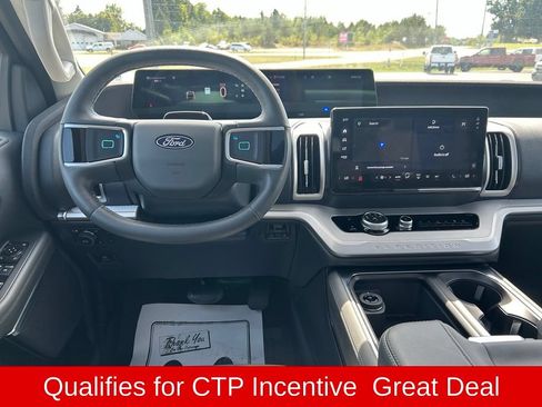 Used 2026 Ford Expedition Active AWD/4WD image 13