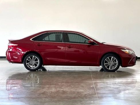 Used 2016 Toyota Camry SE image 8