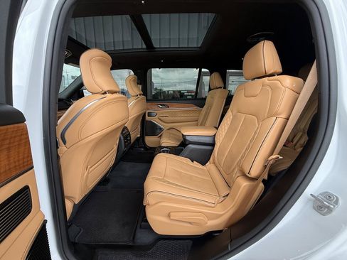 Used 2023 Jeep Grand Cherokee L Summit AWD/4WD image 54