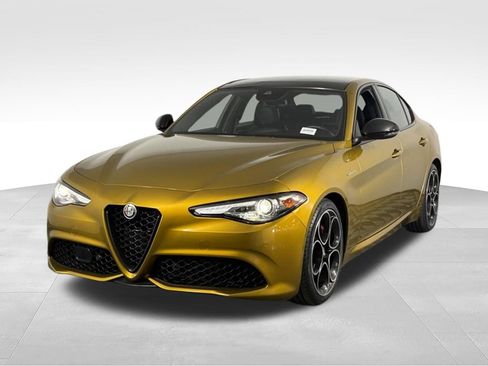 Used 2023 Alfa Romeo Giulia Veloce RWD image 9