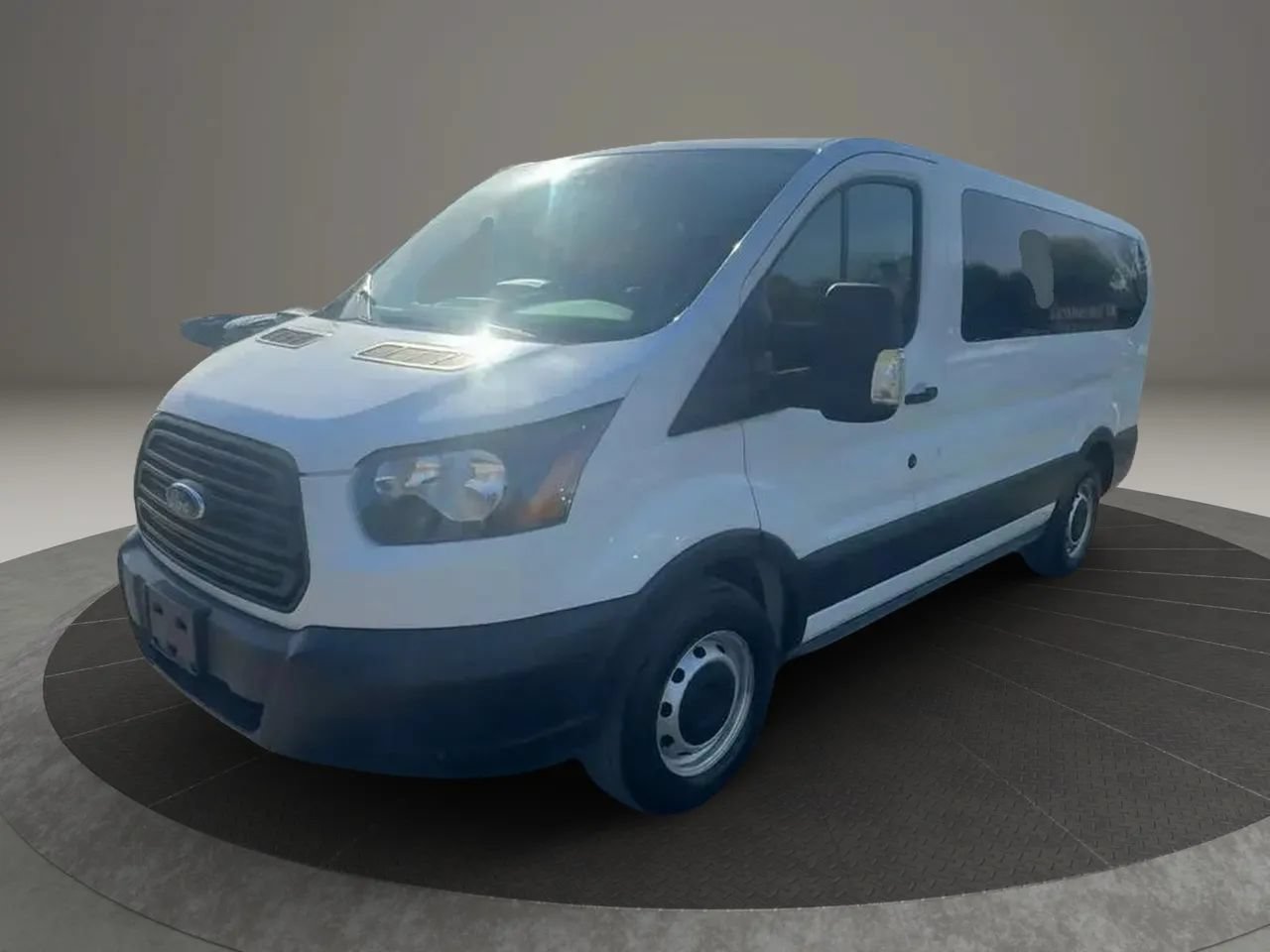 Used 2019 Ford Transit 150 XL RWD image 3