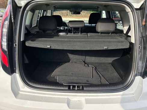 Used 2017 Kia Soul + image 13