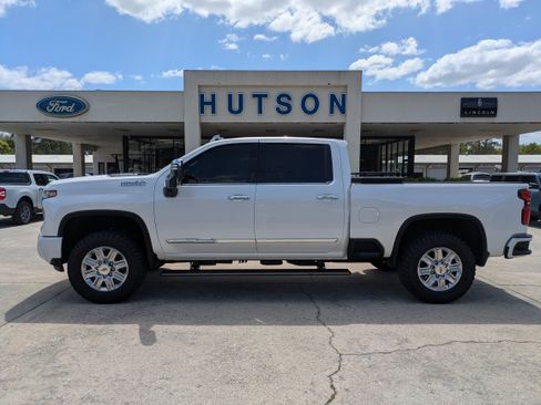 Used 2024 Chevrolet Silverado 2500 High Country w/ High Country Premium Package AWD/4WD image 1