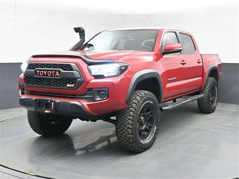 Used 2017 Toyota Tacoma TRD Off-Road w/ Tow Package (A/T) image 10