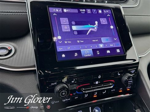 New 2025 Jeep Grand Cherokee Altitude image 32