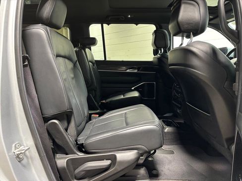 Used 2022 Jeep Wagoneer Series III w/ Premium Group I image 37