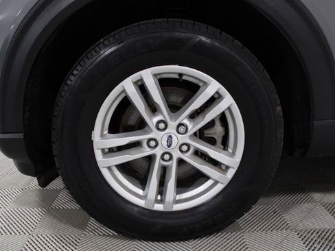 Used 2023 Ford Explorer XLT image 37