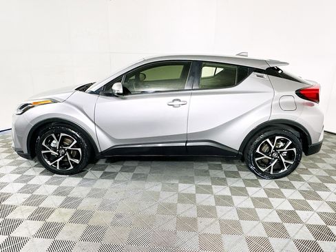 Used 2020 Toyota C-HR XLE FWD image 6